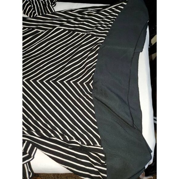 Chicos Size 2 Striped blouse NWOT - Picture 9 of 11